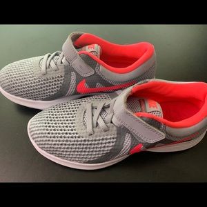 Nike Shoes - Girls Nike Revolution 4 Athletic Shoes Nike Shoes - Girls Nike Revolution 4 Athletic Shoes